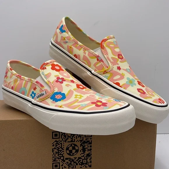 Vans WMNS Floral Slip-On Sneakers - Multicolor Slip-On Vr3 Sf
Groovy Floral Mars - Picture 4 of 16